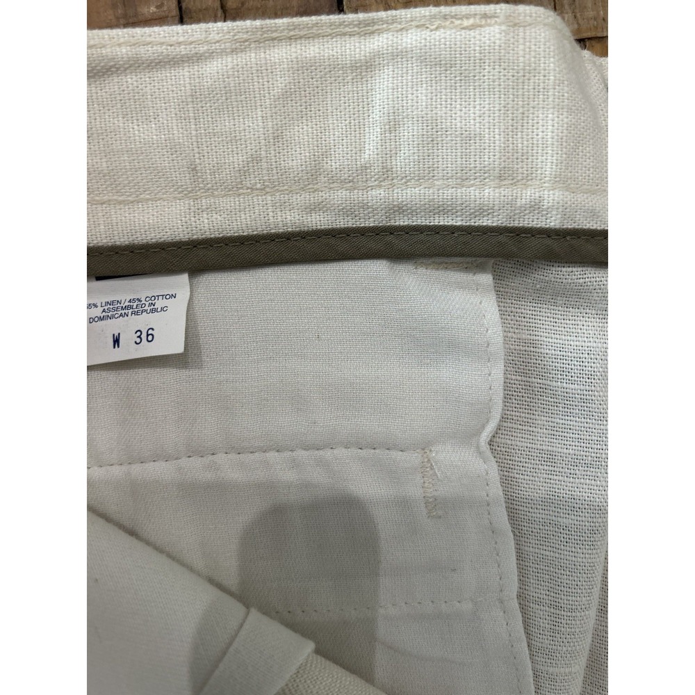 Dockers White Pleated Linen-Blend Hybrid Shorts, vacation, summer, preppy - Picture 4 of 4